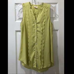 Sleeveless ruffle blouse